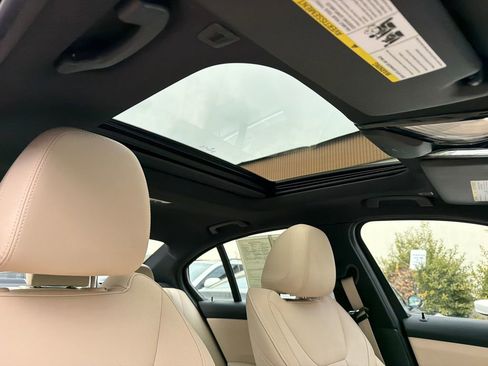 Used 2021 BMW 330i xDrive Sedan w/ Convenience Package image 11