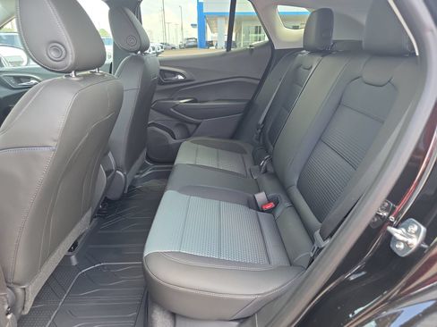 New 2026 Chevrolet Trax LT w/ LT Convenience Package FWD image 11