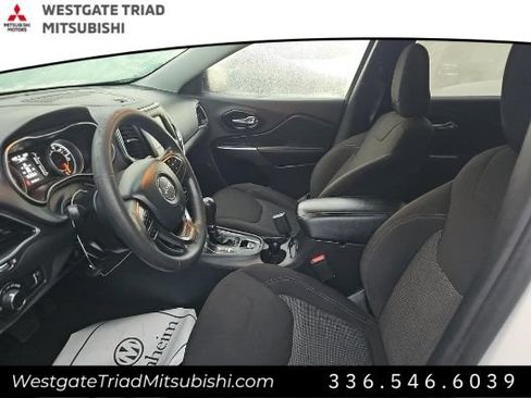 Used 2020 Jeep Cherokee Latitude FWD image 9