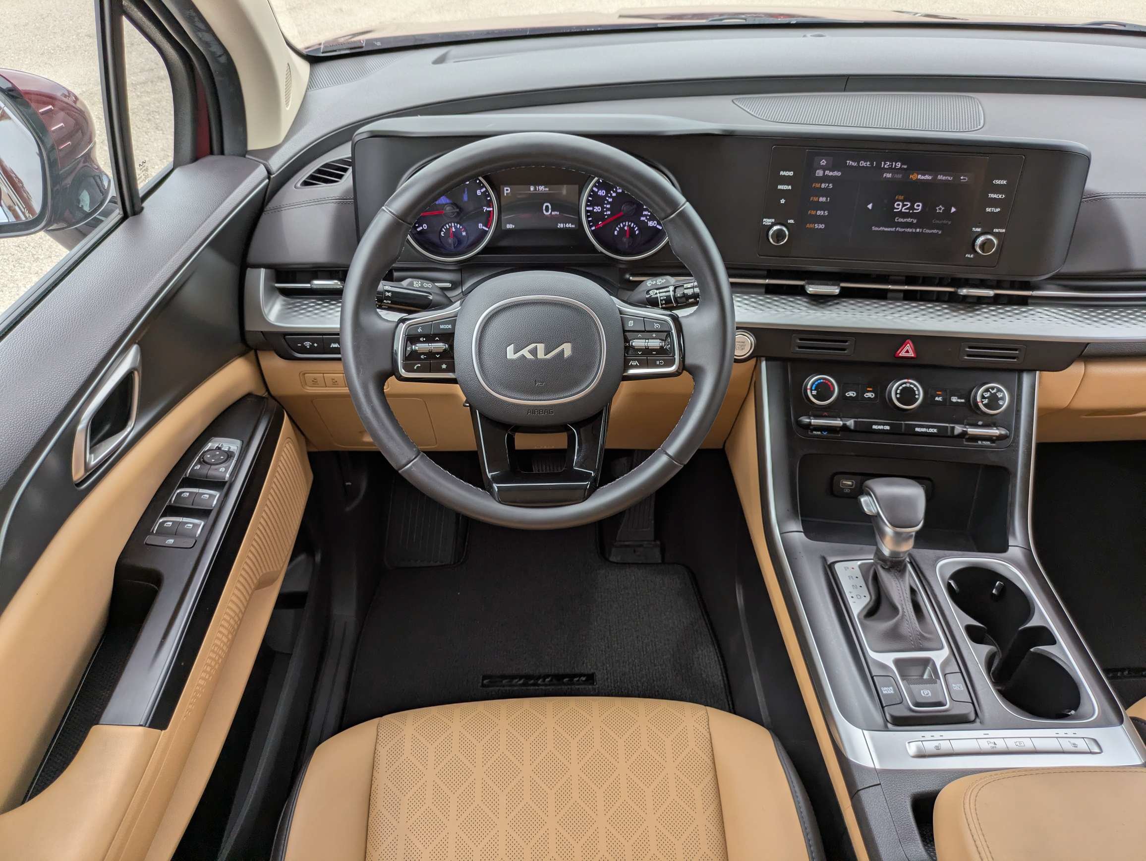 Certified 2024 Kia Carnival LX FWD image 16