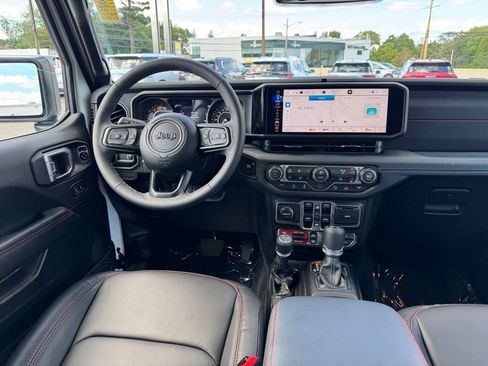 Used 2026 Jeep Wrangler Unlimited Rubicon AWD/4WD image 13