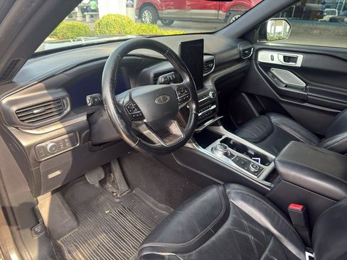 Used 2020 Ford Explorer Platinum w/ Premium Technology Package AWD/4WD image 10