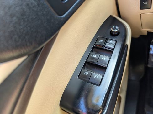 Used 2018 Toyota Highlander XLE image 38