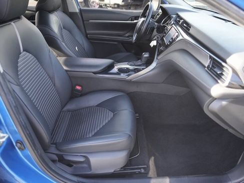 Used 2020 Toyota Camry SE image 19