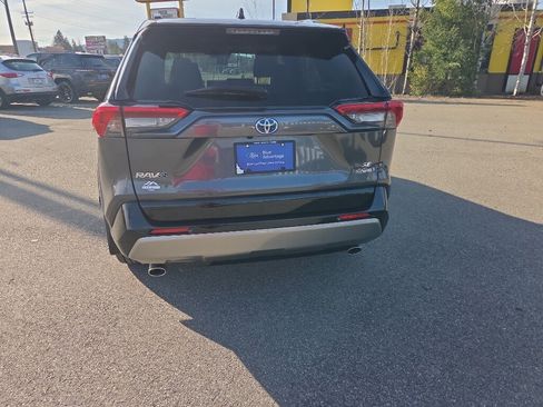 Used 2024 Toyota RAV4 SE w/ Weather Package image 8