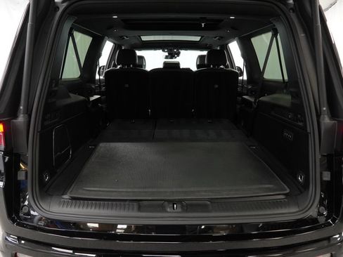 Used 2024 Jeep Wagoneer L Series II AWD/4WD image 30