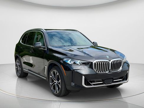 Used 2024 BMW X5 xDrive40i w/ Premium Package AWD/4WD image 3