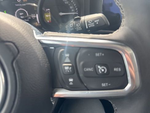 Used 2025 Jeep Wrangler Unlimited Sahara w/ Safety Group image 17