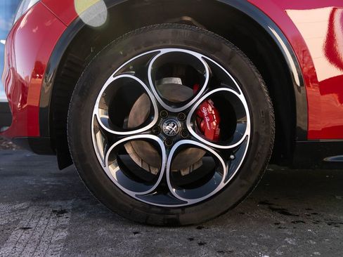 Used 2024 Alfa Romeo Stelvio Veloce image 12