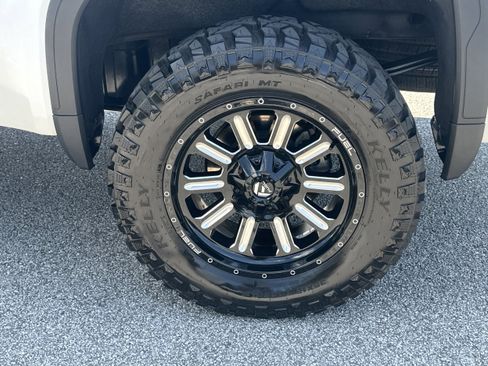 Used 2022 GMC Sierra 1500 SLT AWD/4WD image 19