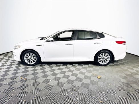 Used 2018 Kia Optima LX w/ 17" Alloy Wheels Package image 4