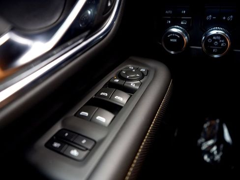 Used 2023 GMC Yukon XL SLT w/ SLT Luxury Package AWD/4WD image 22