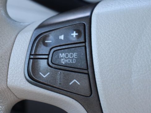 Used 2013 Toyota Sienna LE FWD image 22