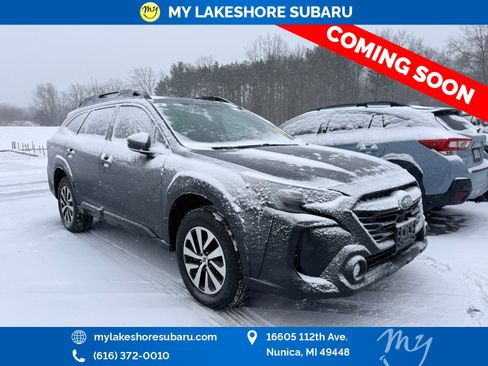 Used 2025 Subaru Outback Premium image 1