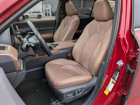 Used 2024 Toyota Grand Highlander AWD Hybrid image 15