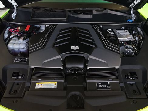 Used 2024 Lamborghini Urus Performante AWD/4WD image 47