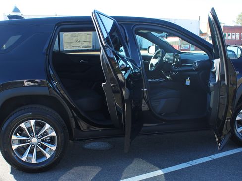 New 2026 Chevrolet Equinox LT image 11