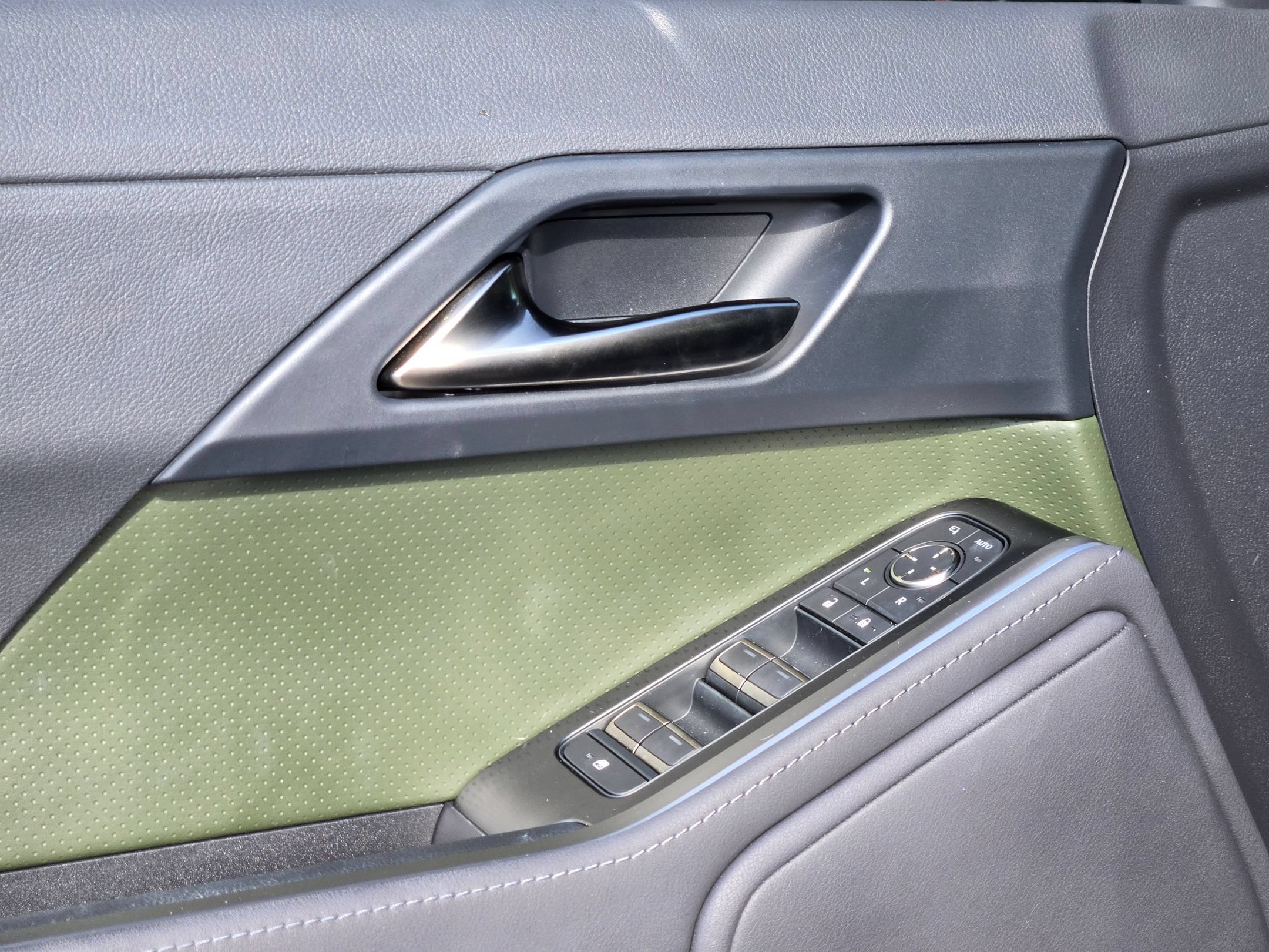 Used 2024 Lexus GX 550 AWD/4WD image 11
