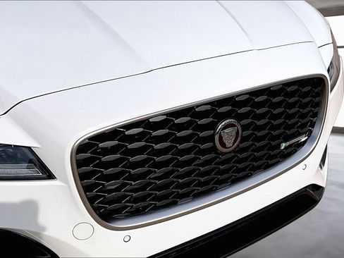 Used 2022 Jaguar XF R-Dynamic SE AWD/4WD image 28