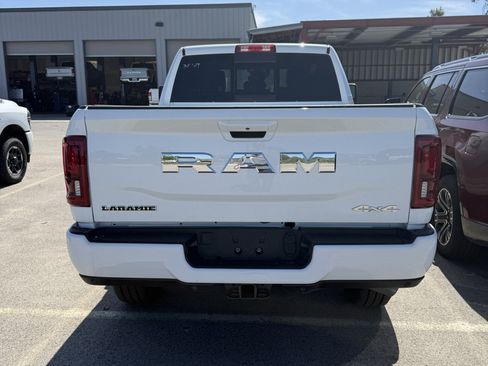 Used 2026 RAM 2500 Laramie AWD/4WD image 4