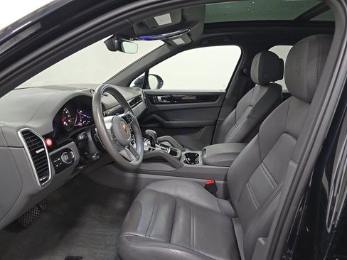 Used 2023 Porsche Cayenne AWD/4WD image 4