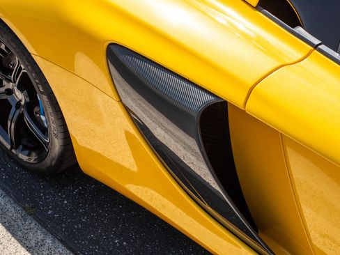 Used 2015 McLaren 650S Spider image 32