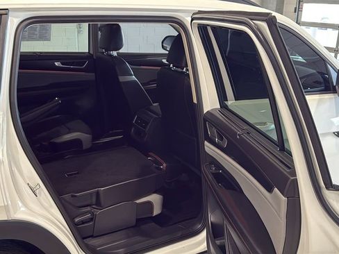 Used 2024 Volkswagen Atlas Peak Edition SEL AWD/4WD image 15
