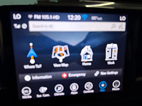 Used 2018 Chrysler Pacifica Touring-L Plus w/ Advanced Safetytec Group FWD image 22