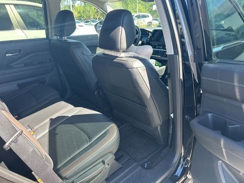 Used 2022 Nissan Pathfinder Platinum w/ Cargo Package image 23