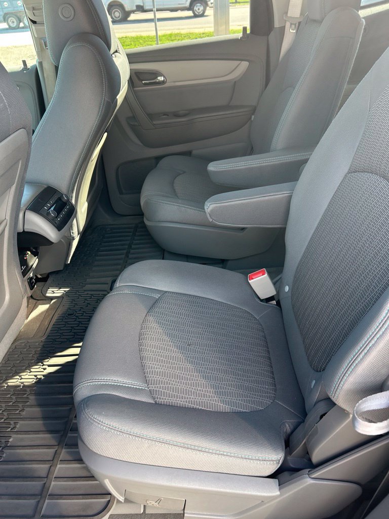 Used 2017 Chevrolet Traverse LT w/ Traveler's Package FWD image 11