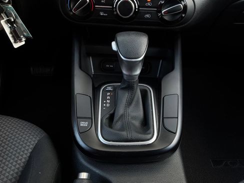 Used 2025 Kia Soul LX w/ LX Technology Package FWD image 20