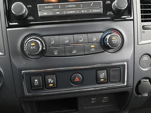 Used 2022 Nissan Titan SV RWD image 14