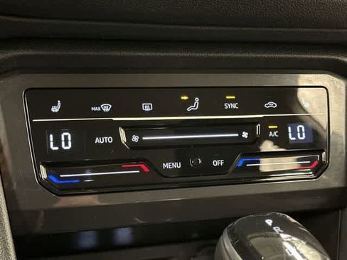 Used 2023 Volkswagen Tiguan SE image 15