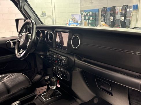 Used 2020 Jeep Wrangler Unlimited Sahara w/ Dual Top Group AWD/4WD image 31