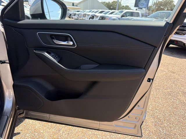 Used 2026 Nissan Rogue Platinum w/ Platinum Premium Package AWD/4WD image 18