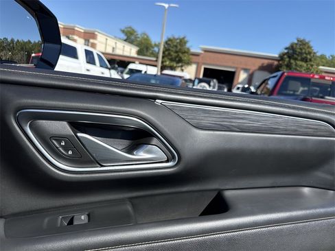 Used 2022 GMC Yukon XL SLT w/ SLT Premium Package image 29