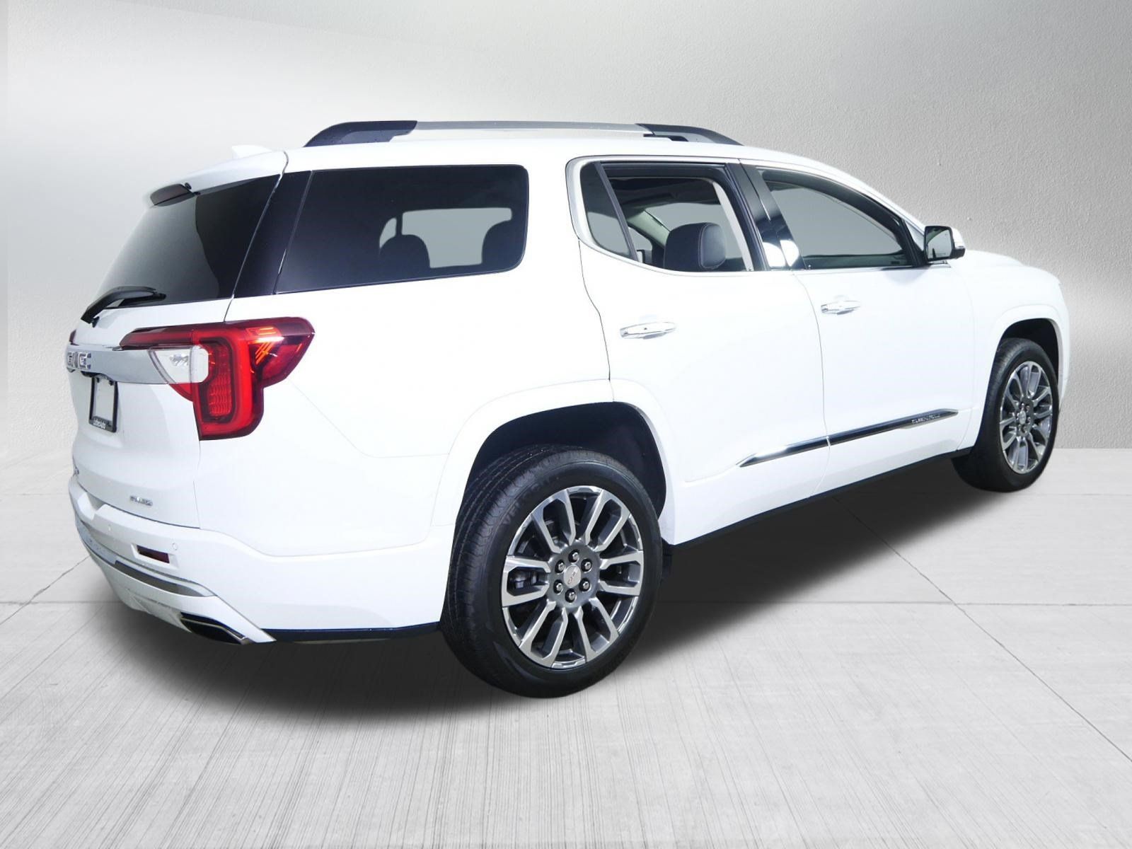 Used 2023 GMC Acadia Denali w/ Denali Ultimate Package AWD/4WD image 7