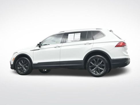 Used 2024 Volkswagen Tiguan SE image 40