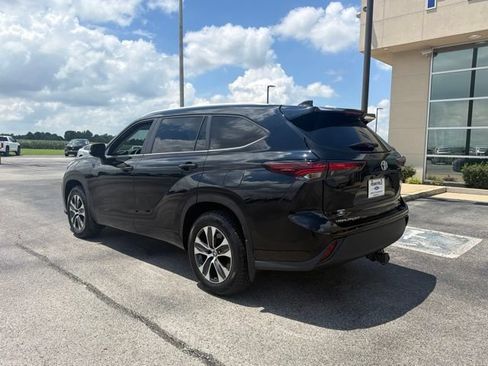 Used 2024 Toyota Highlander XLE AWD/4WD image 7