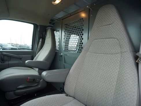 Used 2021 GMC Savana 3500 w/ Driver Convenience Package image 29