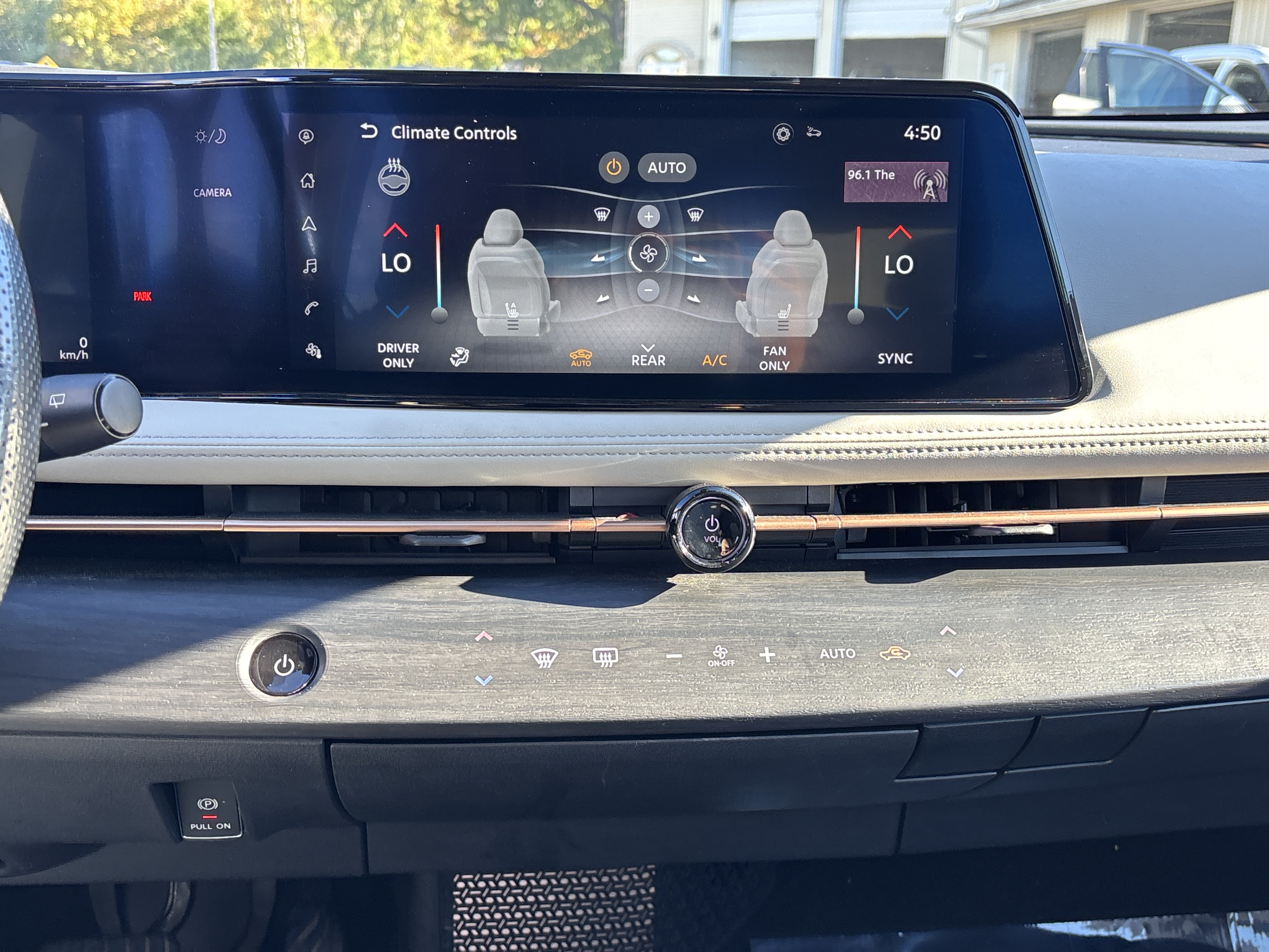 Used 2023 Nissan Ariya AWD image 23