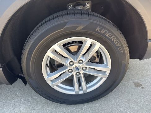 Used 2023 Ford Explorer XLT AWD/4WD image 10