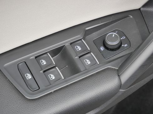 Certified 2021 Volkswagen Tiguan SE R-Line image 18