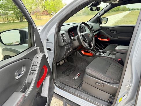 Used 2022 Nissan Frontier PRO-4X w/ Technology Package image 12