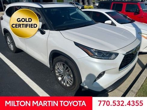 Used 2024 Toyota Highlander Platinum FWD image 2