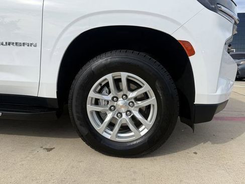 Used 2024 Chevrolet Suburban LT image 9