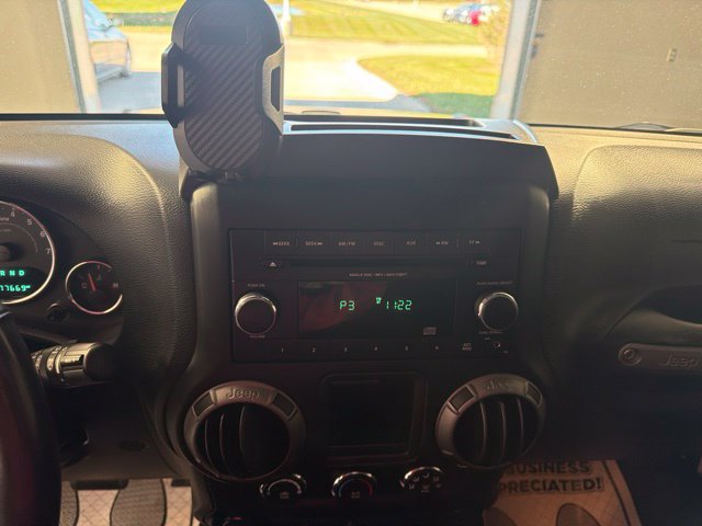 Used 2018 Jeep Wrangler Unlimited Sport w/ Connectivity Group AWD/4WD image 31