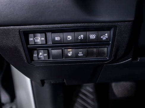 Used 2024 Toyota Sequoia Platinum image 37