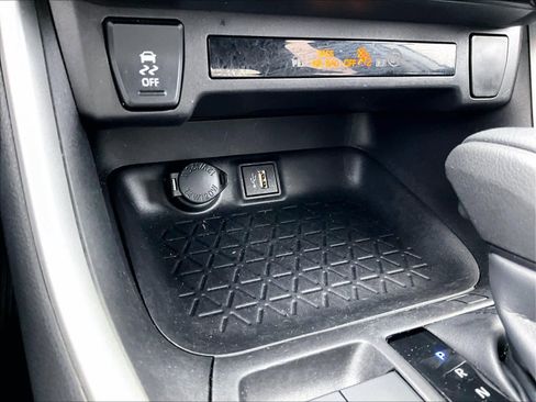 Used 2025 Toyota RAV4 XLE image 27