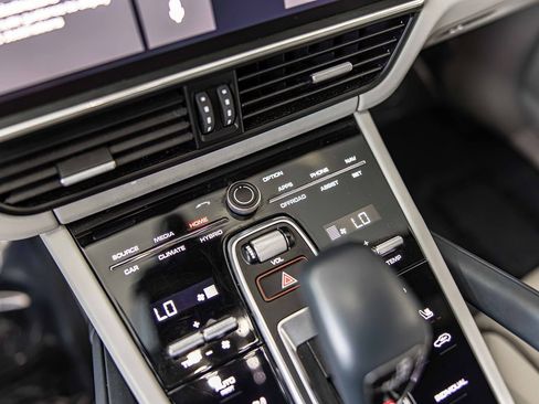 Used 2021 Porsche Cayenne E-Hybrid image 30